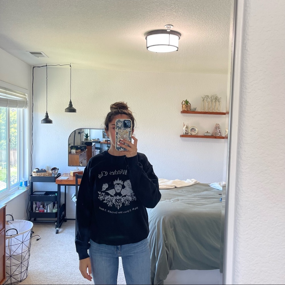 Black crewneck